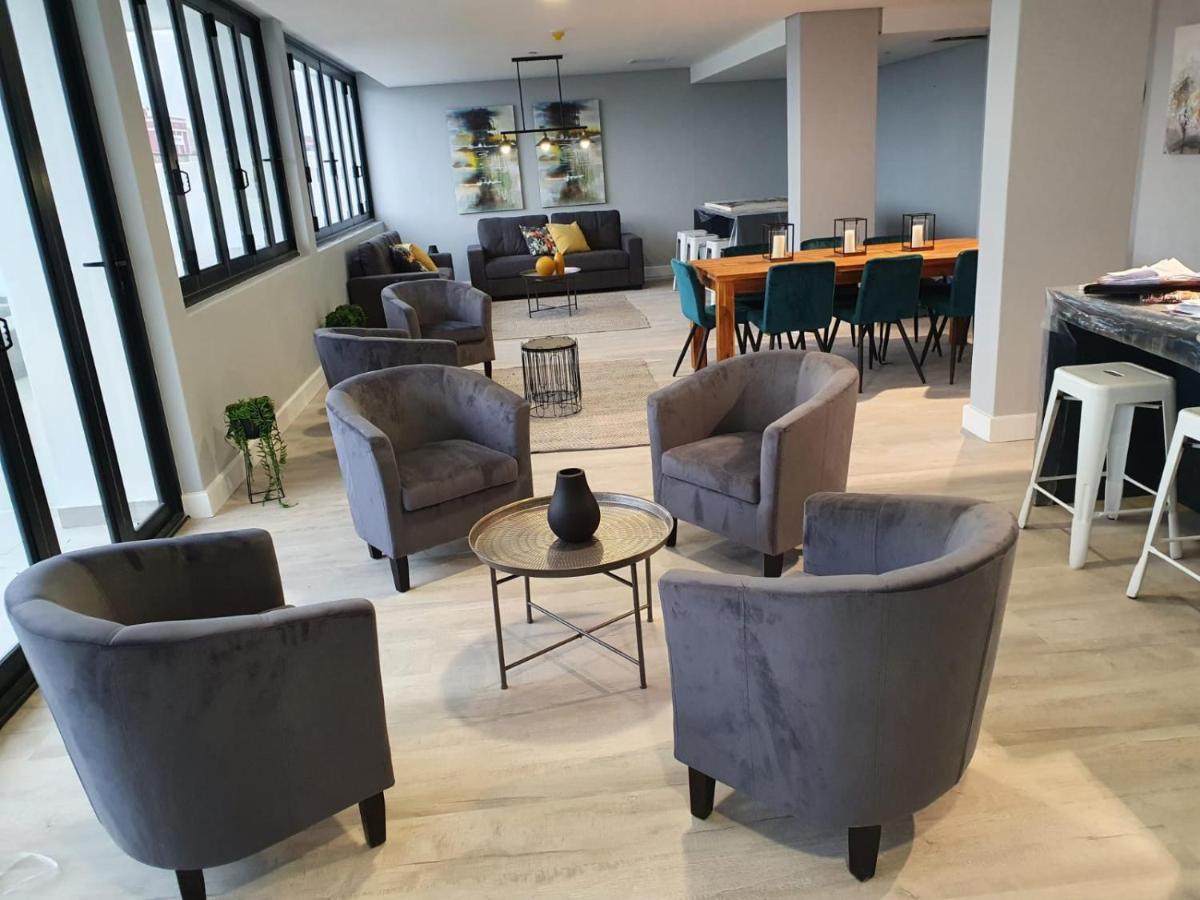 Luxury Apartment *